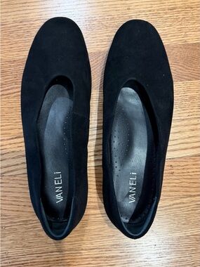 Vaneli Tarim Black Suede ballet flats in size 8